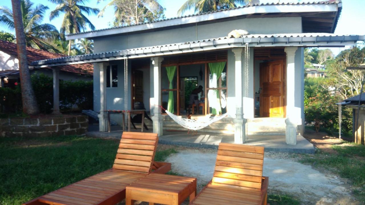 Pemuyan Mirissa70 Bed & Breakfast Екстериор снимка